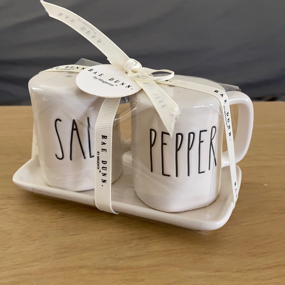 Rae Dunn salt and pepper set